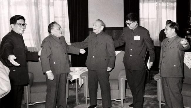 八十年代慈禧怎样扳倒胡赵总书记？