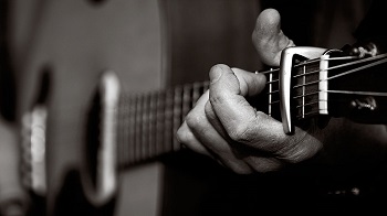 李承鹏：每条城管掩杀的大街