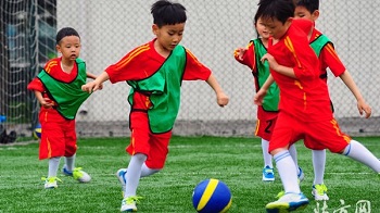 中国足球梦：北京要在2050年击败德国足球队