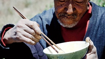 政府釜底抽薪：养老金亏空90%！我们拿毛养老？