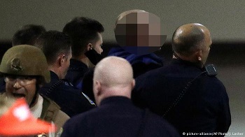 演讲现场有“刺客” 特朗普一度离场