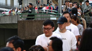 现在轮到香港特区政府