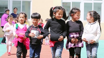 中国拟放宽生育限制 继续政府干预还是给予生育选择权？