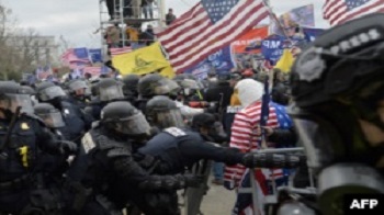 特朗普在罢免声浪中承认权力过渡