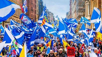 独立”枪声再次打响，苏格兰准备二次公投，首席部长：越早越好