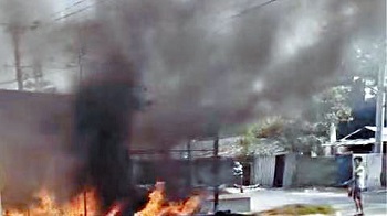 缅甸民众反政变示威打砸中资厂 北京尚未提撤