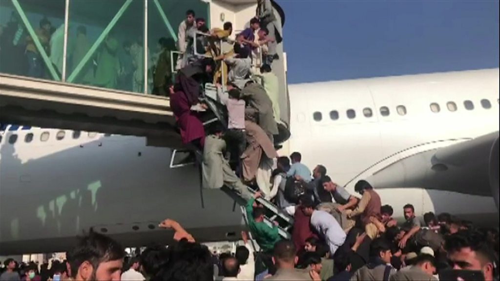 阿富汗喀布尔机场局势混乱 塔利班指控美国应负责