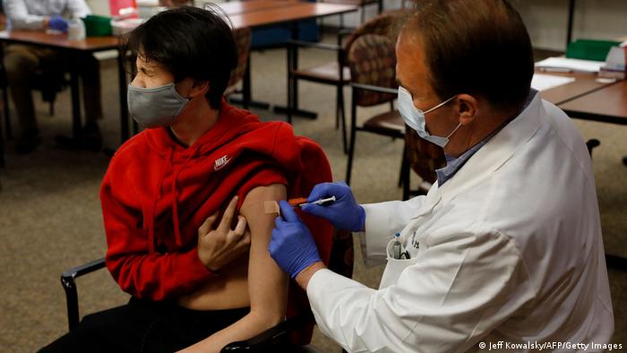 上海几位接种过疫苗者感染 取消数百航班