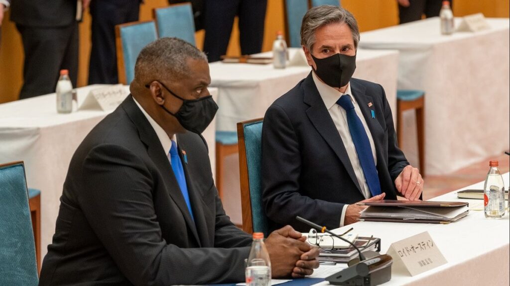 美国务卿和防长访问基辅 追加军援、重开使领馆