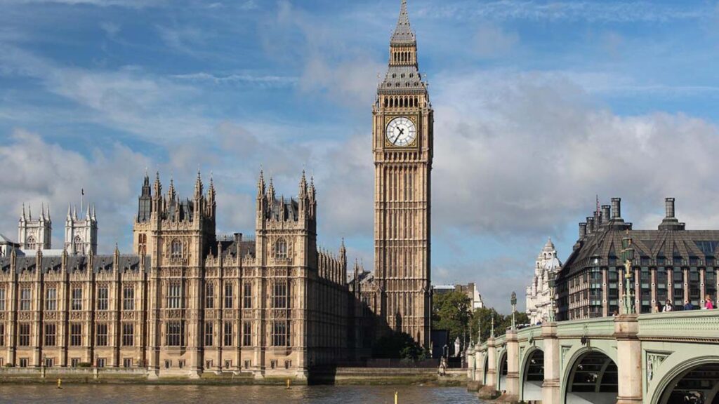 逾百名英国国会议员联署 要求政府审查中港官员在英资产