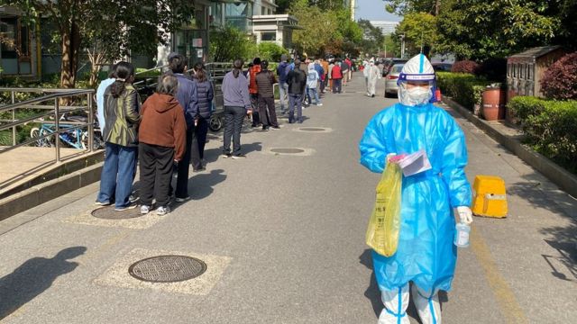 上海疫情封城下的外卖骑手如何与城市艰难共存