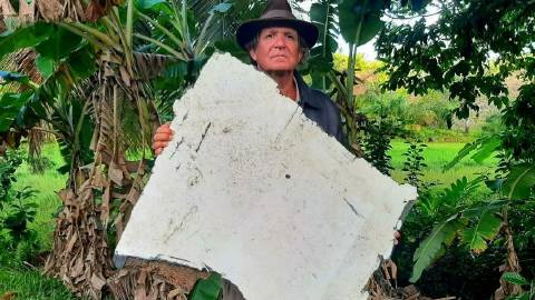 馬航MH370大殘骸被發現 被漁民當洗衣板5年