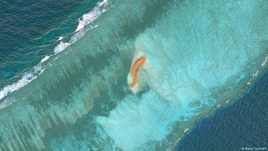 中国疑在南海扩建无人岛 菲律宾强化区域驻军