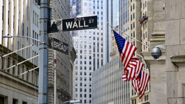 白宫顾问：美大肆举债 明年经济衰退或可避免