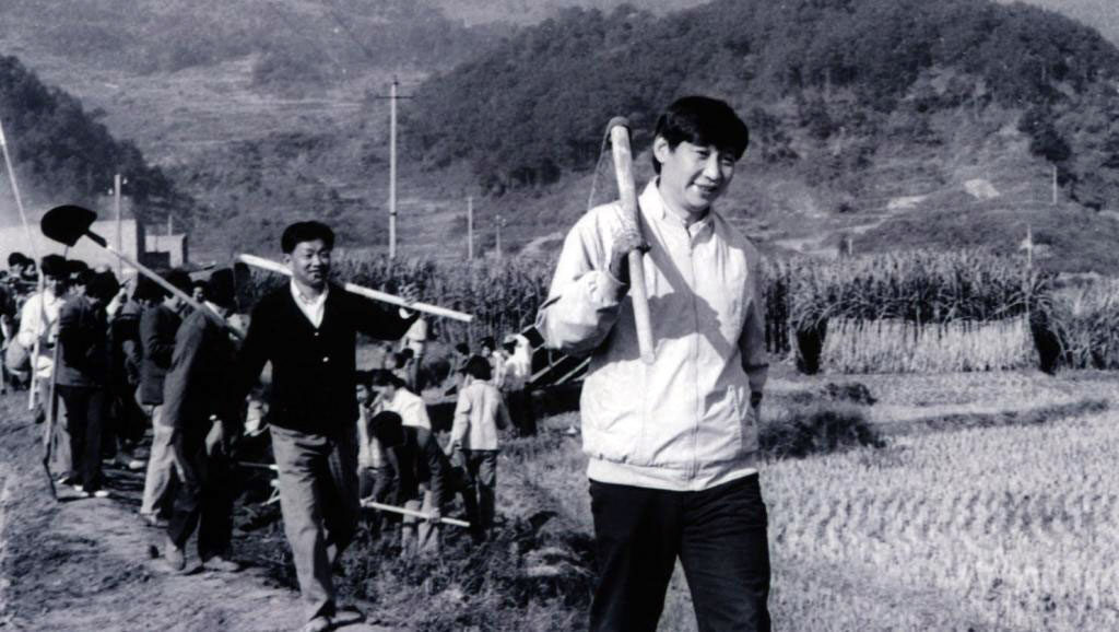 习近平指示中国农业发展，提出让大学生和企业家去农村工作