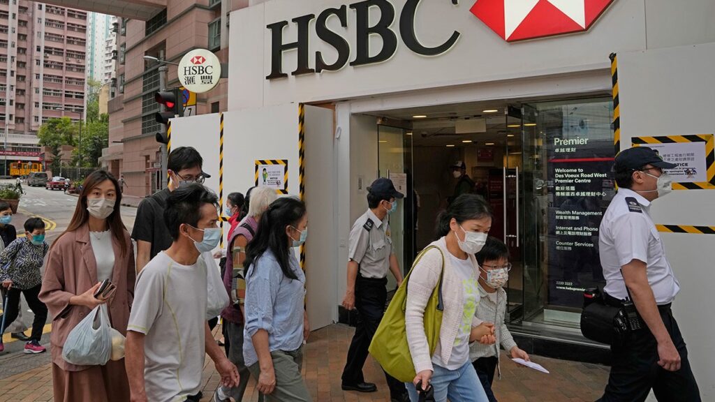 中国冻结移英港人退休储蓄 近百英议员联署关切