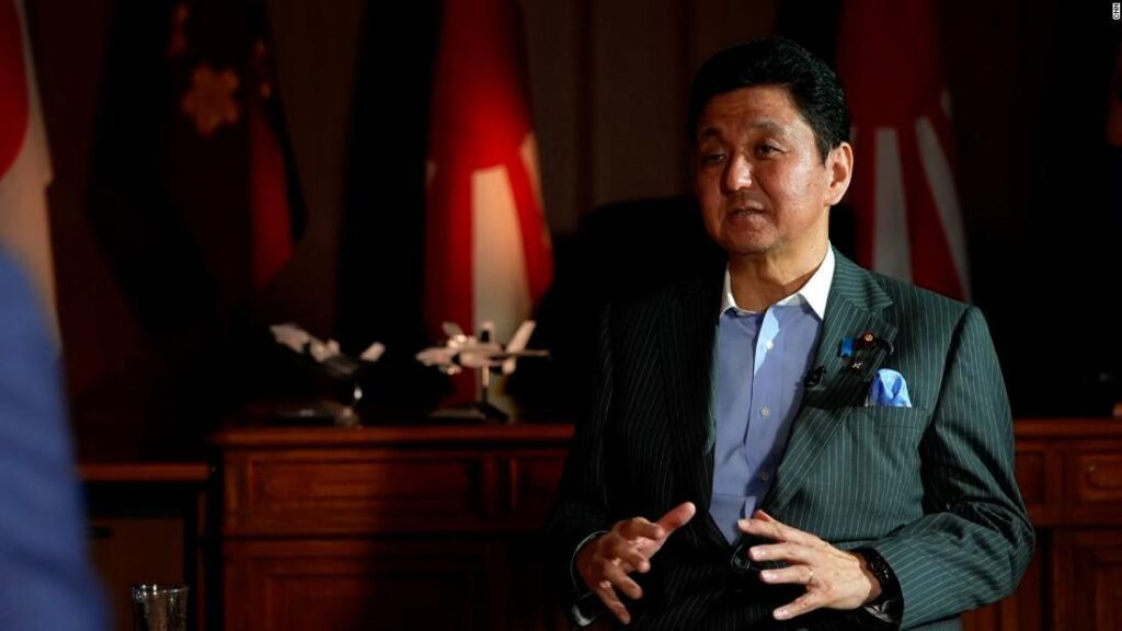 日本新防相首訪沖繩 籲理解強化西南群島防衛能力