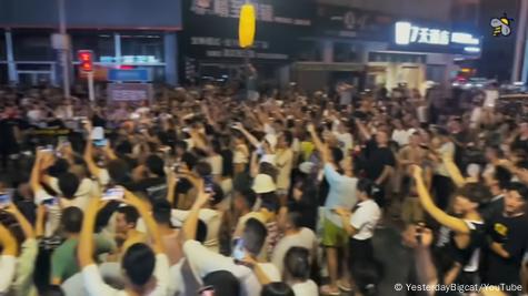 四川江油霸凌事件引发抗议 民众上街 警方暴力压制
