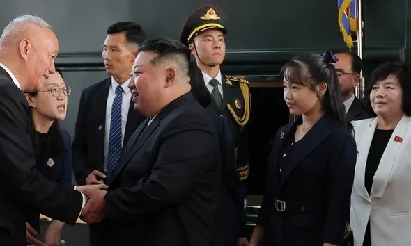 金正恩爱女现身北京　首在全球舞台登场