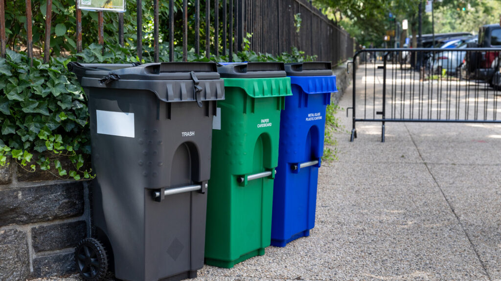 紐約全市一至九戶住宅建築必須使用官方指定的「NYC Bin」垃圾桶