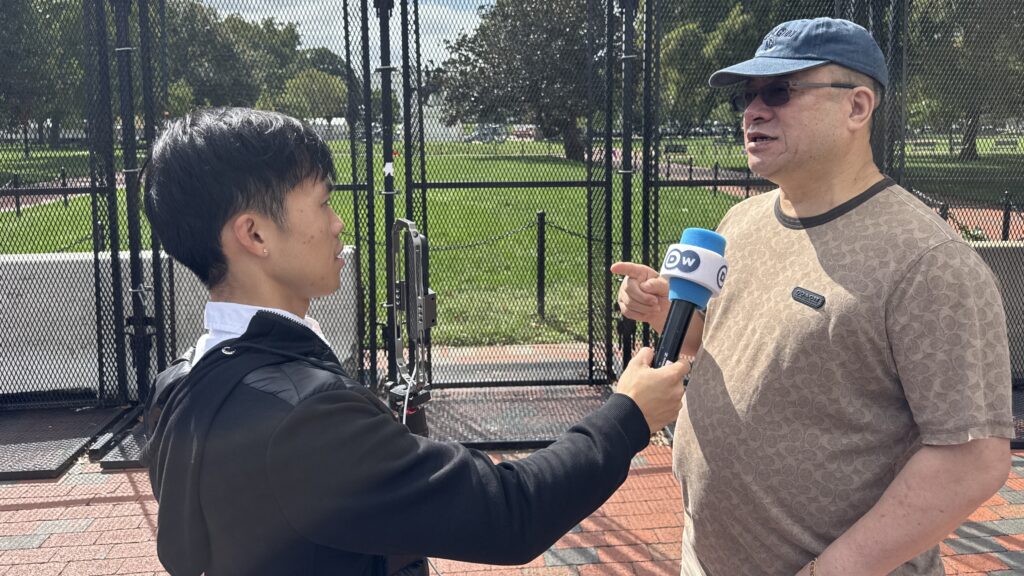 中国自由民主党组织成员由全美赴华盛顿抗议中共独裁者习近平访美