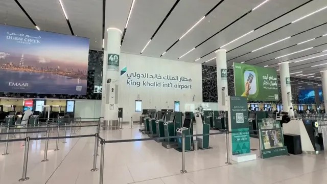 BBC：胡塞武装空袭对华重要窗口利雅德机场 中东冲突又一危险时刻